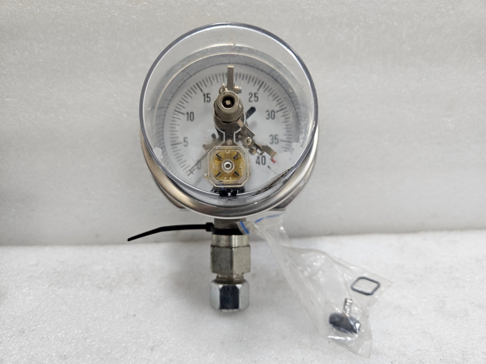 Delta Instruments EN 837-1 Pressure Gauge AISI 316L TUBE & SOCKET