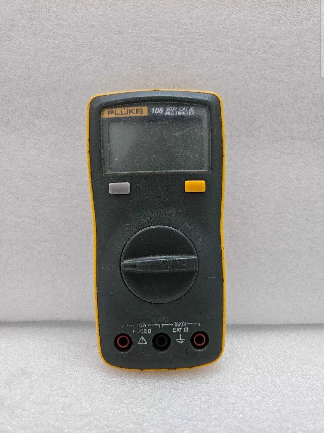 Fluke 106 Digital Multimeter 600V 10A CAT lll