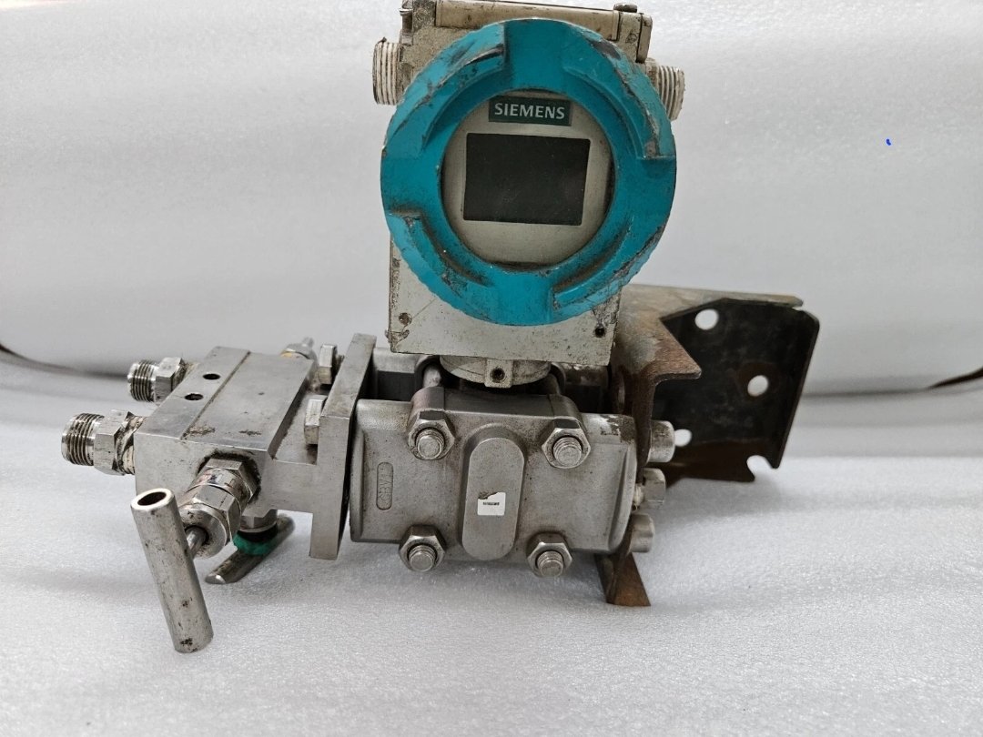 SIEMENS D-76181 PRESSURE TRANSMITTER